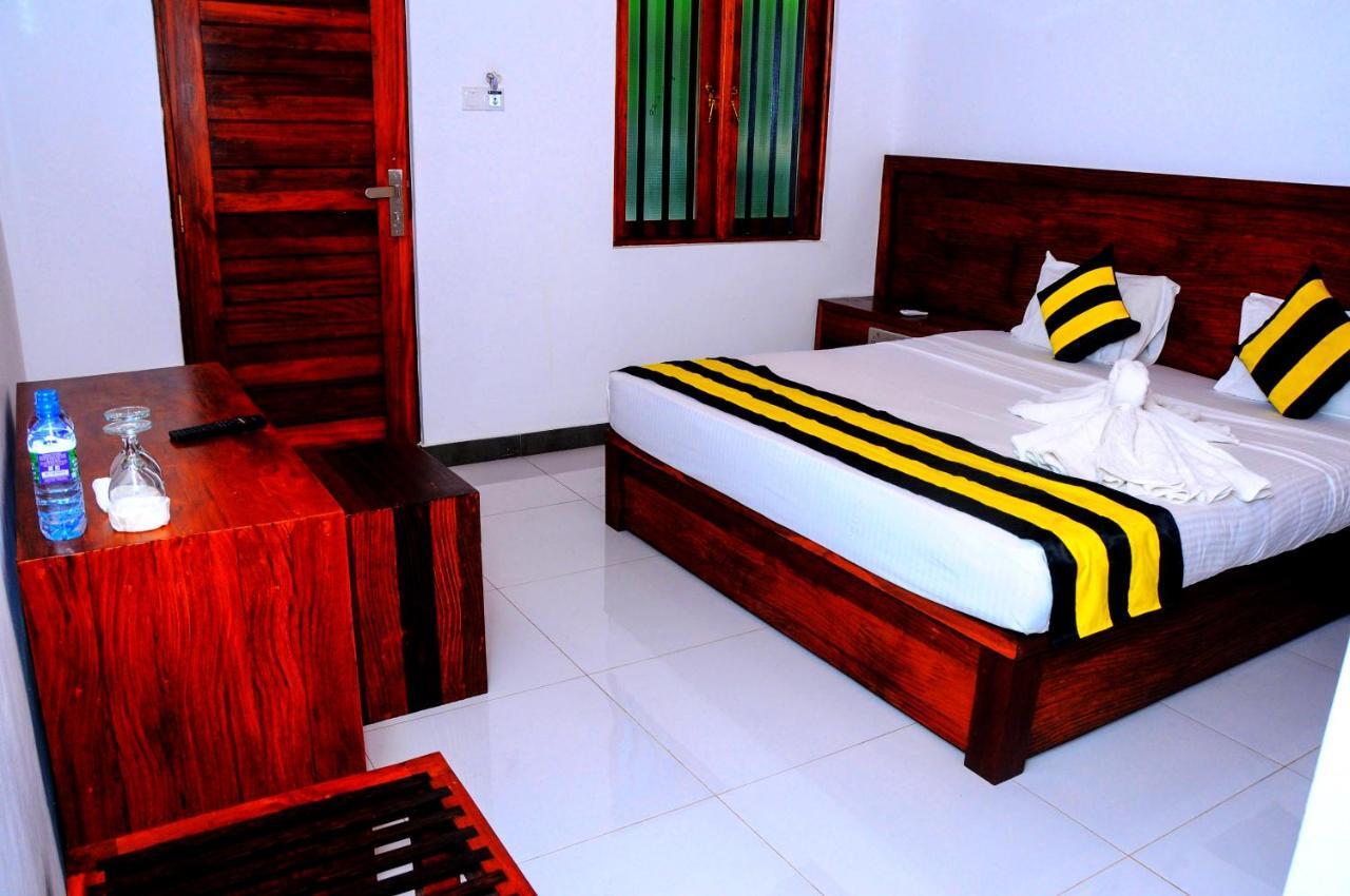 Happy Banana Hotel Unawatuna Luaran gambar